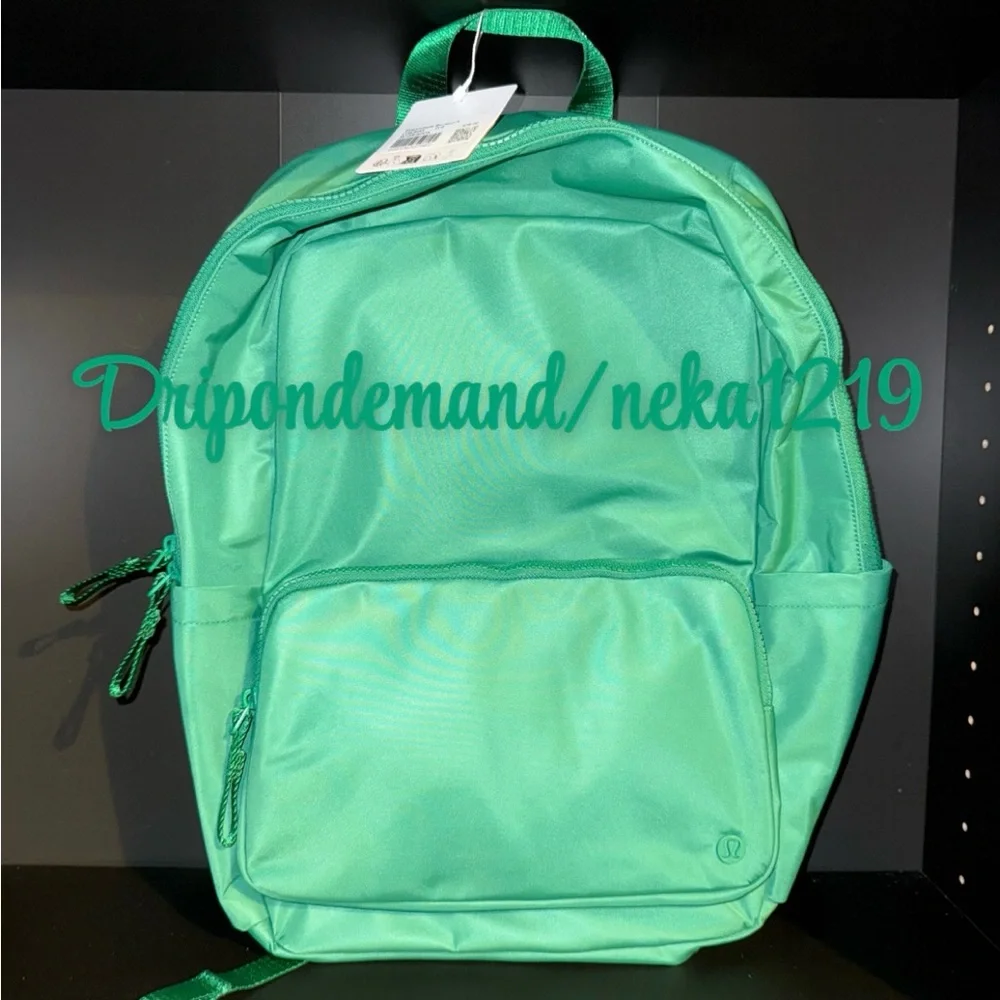 Lululemon Everywhere Backpack 22L- Raceway Green/Sheer Oak